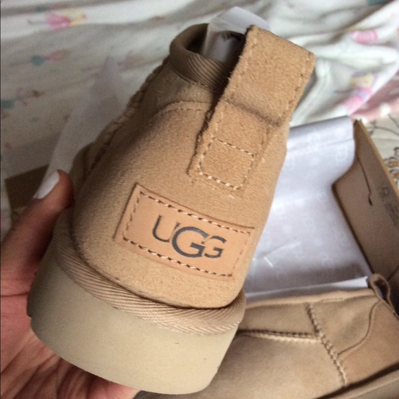 UGG CLASSIC ULTRA MINI boots - Picture 6 of 7